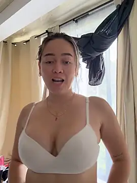 Danielavegax online show from May 25, 2026, 9:35 pm