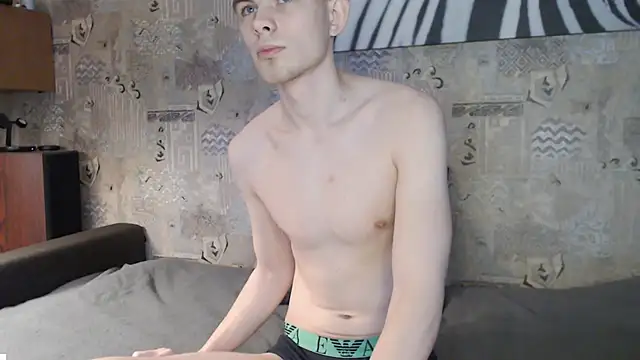 Student Oliver online show from December 23, 2025, 7:18 am