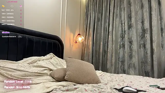 Snapshot of Fleur_Delis chatting on February 17, 2026, 5:10 pm Fleur Delis online show from February 17, 2026, 5:10 pm