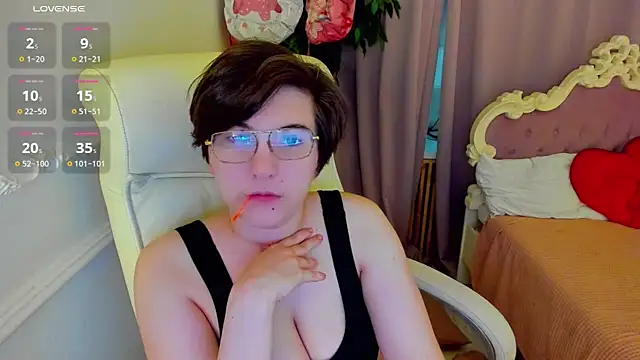 Snapshot of Lily_Marlin chatting on June 12, 2026, 3:04 am Lily Marlin online show from June 12, 2026, 3:04 am