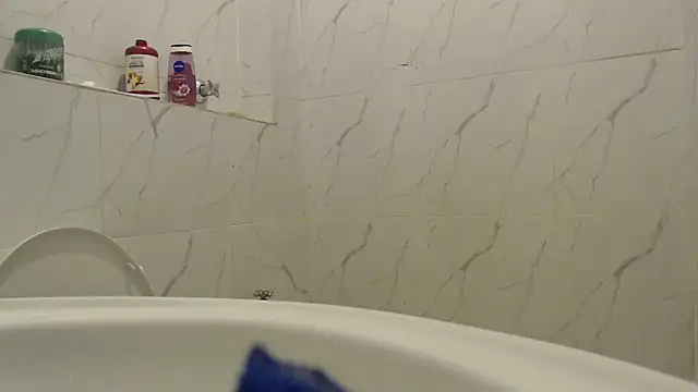 CurvyGlass online show from March 22, 2026, 4:05 am