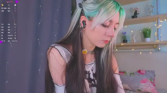 Snapshot of TristaRoht chatting on February 8, 2026, 3:21 pm TristaRoht online show from February 8, 2026, 3:21 pm