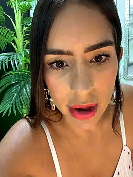 Mau White online show from November 16, 2025, 1:32 am