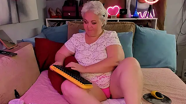 ShannaKingson online show from August 5, 2026, 9:14 am