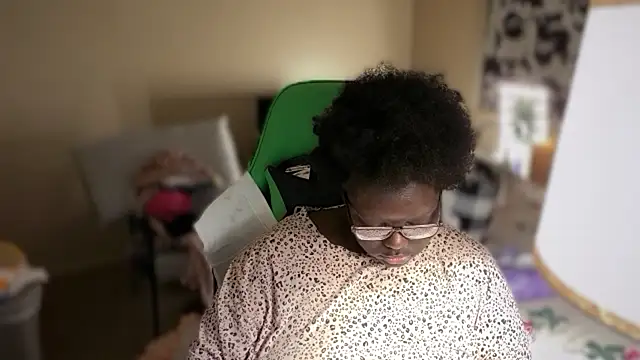 Yagurl  west online show from December 23, 2025, 1:16 am