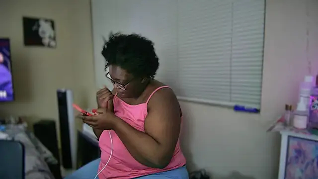 Snapshot of Yagurl__west chatting on March 5, 2025, 2:36 am Yagurl west online show from March 5, 2025, 2:36 am