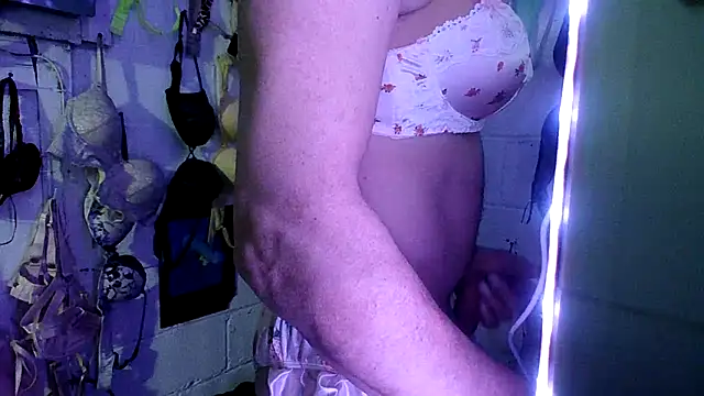 Snapshot of Mshizzle12 chatting on March 2, 2026, 2:34 am Mshizzle12 online show from March 2, 2026, 2:34 am