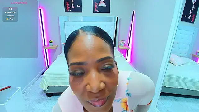 Snapshot of kimmturner chatting on November 12, 2025, 12:42 pm kimmturner online show from November 12, 2025, 12:42 pm