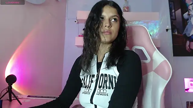 KristinWall online show from March 19, 2025, 8:43 pm