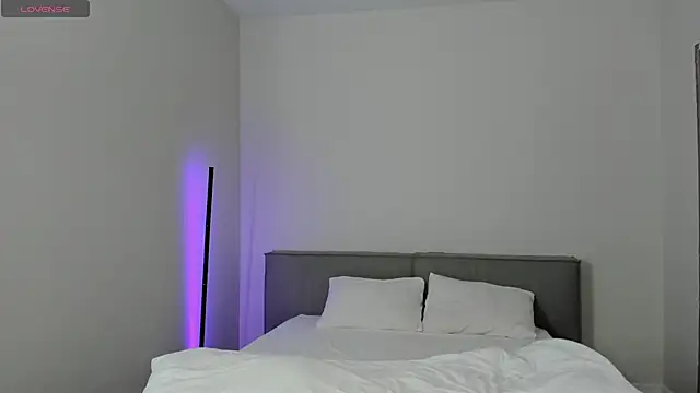 sarahphyllis online show from November 9, 2025, 8:24 pm