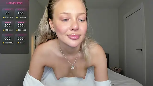 sarahphyllis online show from June 6, 2026, 9:09 pm