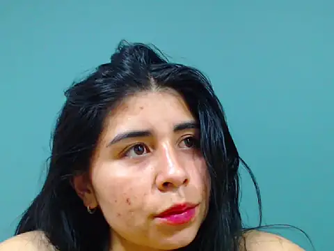 Snapshot of danna-_roouss chatting on December 31, 2024, 12:00 am danna- roouss online show from December 31, 2024, 12:00 am