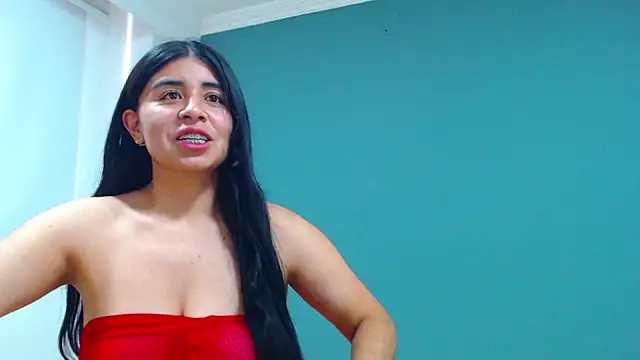 danna- roouss online show from October 31, 2025, 6:04 pm