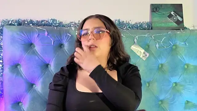 Paola Lyon  online show from January 13, 2026, 6:34 pm