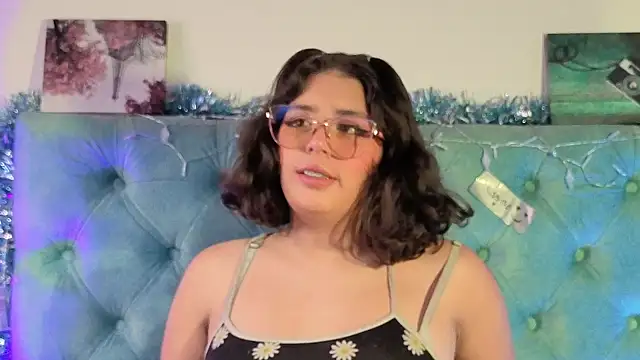 Paola Lyon  online show from January 7, 2026, 11:59 am