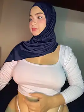 Snapshot of aneesa_darzi chatting on April 15, 2026, 4:55 pm aneesa darzi online show from April 15, 2026, 4:55 pm