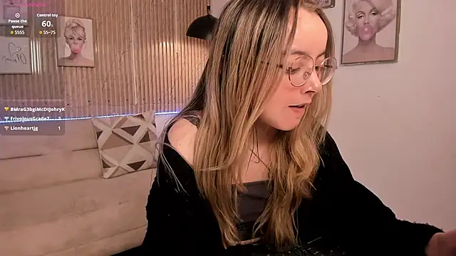 Snapshot of ana_ev chatting on June 3, 2026, 2:33 pm ana ev online show from June 3, 2026, 2:33 pm
