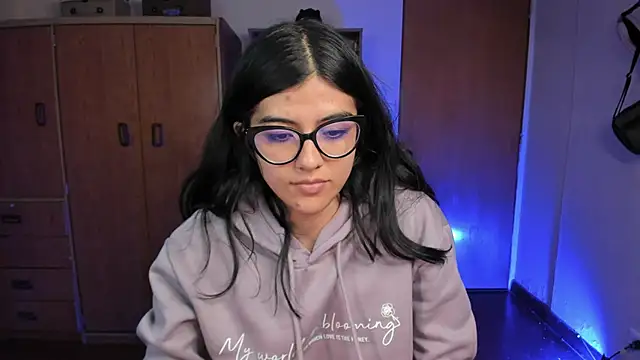 valerie  skyy online show from January 24, 2025, 4:48 am