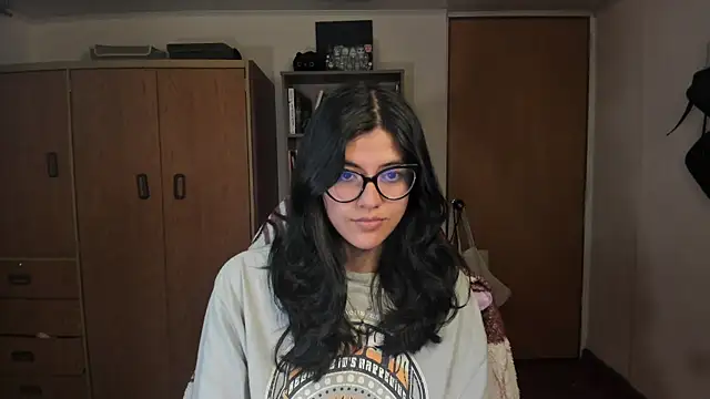 valerie  skyy online show from January 7, 2025, 3:35 am