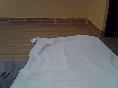 Snapshot of Tanaissa2 chatting on December 2, 2025, 10:50 am Tanaissa2 online show from December 2, 2025, 10:50 am