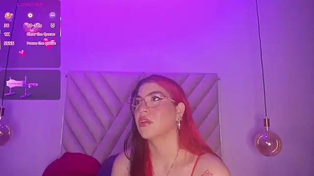 EmmaSwift  online show from October 28, 2025, 2:34 am