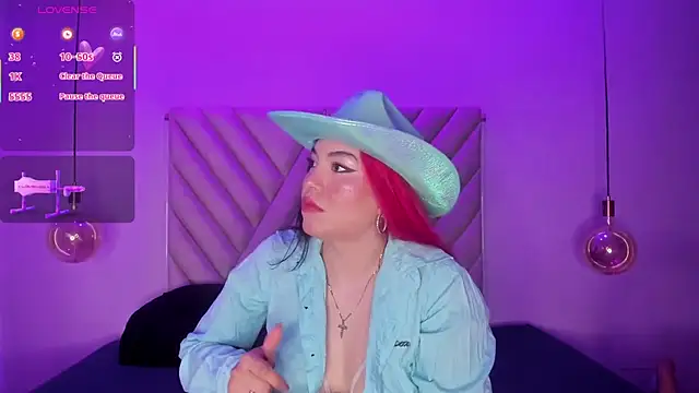 EmmaSwift  online show from October 31, 2025, 2:52 am