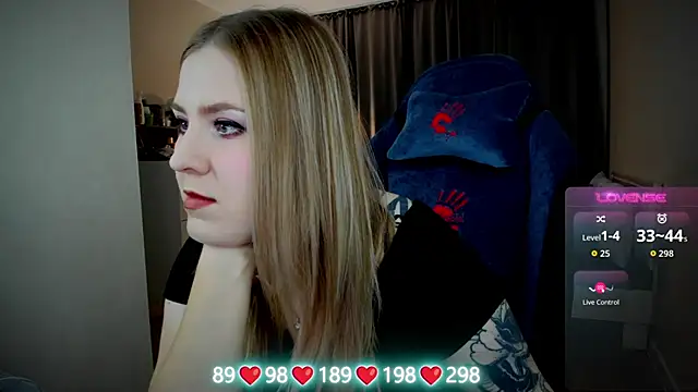 Olivia Munk online show from October 25, 2025, 4:33 am