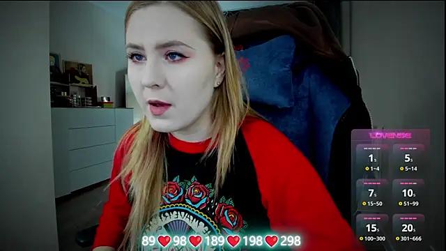 Olivia Munk online show from November 8, 2025, 4:27 am