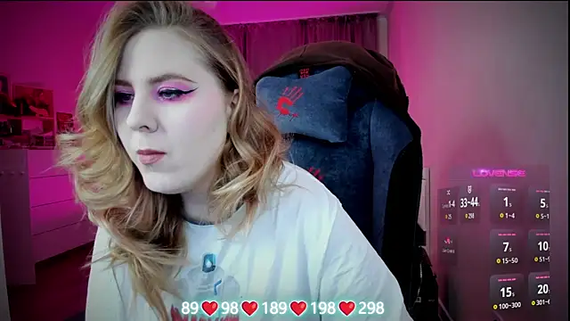 Olivia Munk online show from November 25, 2025, 4:35 am