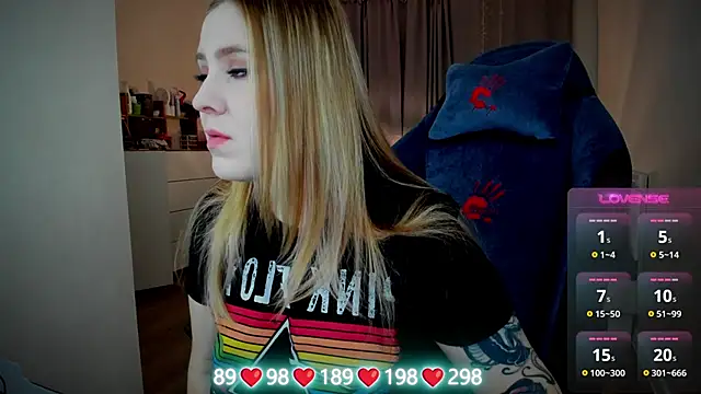 Olivia Munk online show from October 22, 2025, 4:56 am