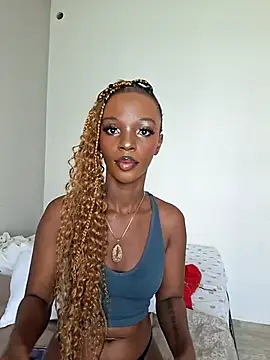 Snapshot of Kamdollie chatting on November 28, 2025, 7:19 am Kamdollie online show from November 28, 2025, 7:19 am