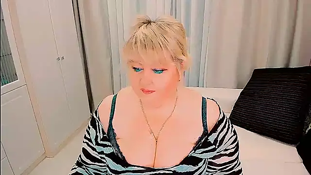 BIGTITSBBW online show from April 10, 2026, 7:37 am