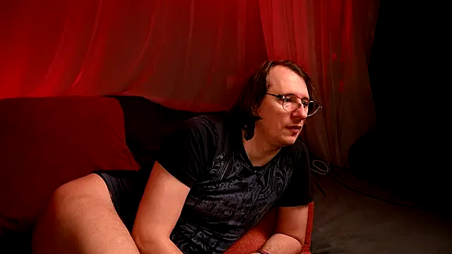 Claudia and elon  online show from October 21, 2025, 11:48 pm