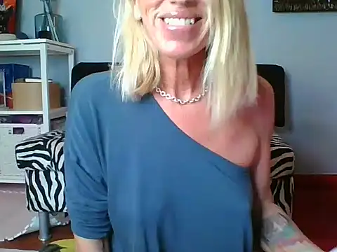 Snapshot of Weloveblue chatting on September 22, 2025, 9:48 am Weloveblue online show from September 22, 2025, 9:48 am