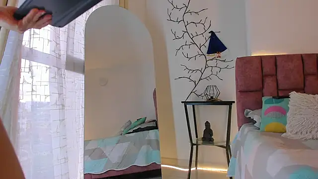 SunnyLeonz online show from December 22, 2025, 10:43 pm