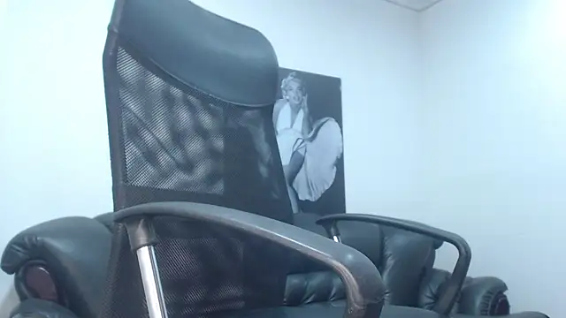 camilleDiaz16 online show from January 14, 2026, 9:40 pm