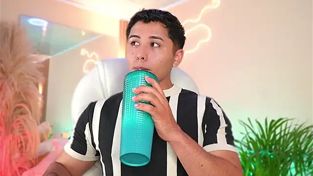 Snapshot of MatiasKorn chatting on April 6, 2026, 3:35 am MatiasKorn online show from April 6, 2026, 3:35 am