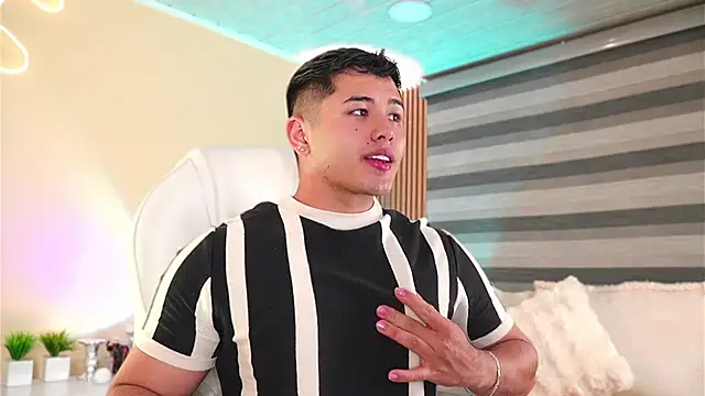 Snapshot of MatiasKorn chatting on November 28, 2025, 6:13 am MatiasKorn online show from November 28, 2025, 6:13 am