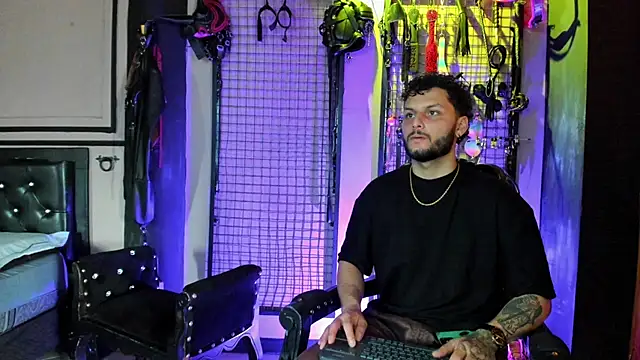 Twisted Fantasy online show from December 3, 2025, 6:18 pm