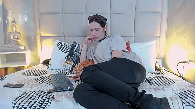 Hecatee 77 online show from December 19, 2025, 6:54 pm