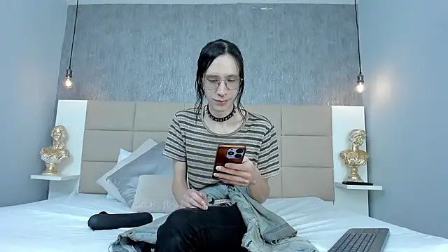 Hecatee 77 online show from March 13, 2026, 8:03 pm