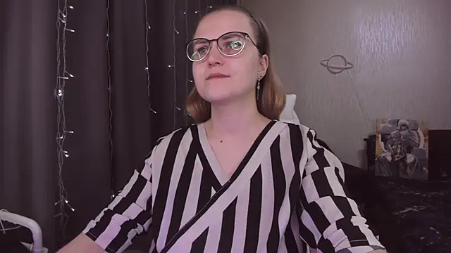 MissBrightShine online show from November 30, 2025, 11:55 am