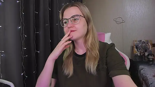 MissBrightShine online show from March 25, 2026, 11:42 am