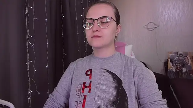 MissBrightShine online show from September 30, 2025, 10:54 am