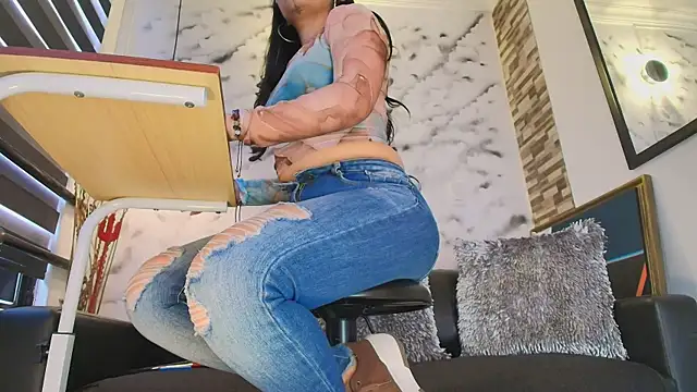 Sophie LittleS online show from April 7, 2026, 12:07 pm