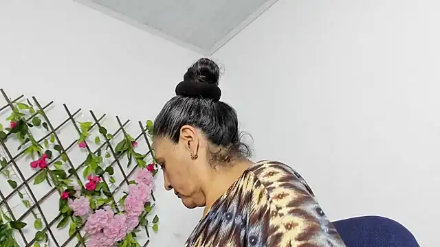 merlyna goldens online show from December 3, 2025, 11:25 pm