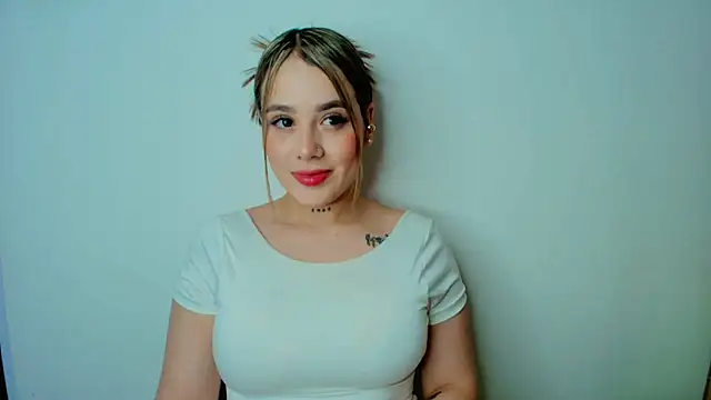 Snapshot of Zoe_olsen chatting on May 1, 2026, 9:09 pm Zoe olsen online show from May 1, 2026, 9:09 pm