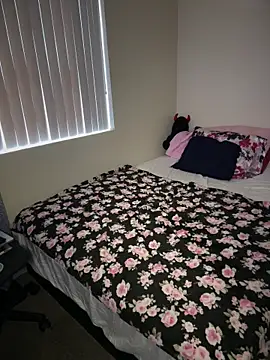 PeterGrandee online show from November 11, 2025, 10:15 pm