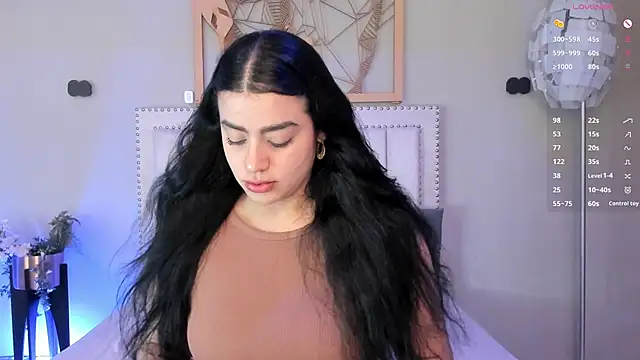 Paula Desousa online show from June 4, 2026, 8:35 pm