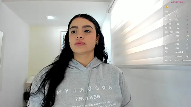 Paula Desousa online show from June 7, 2026, 4:12 pm